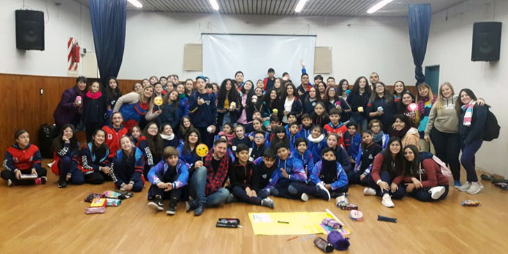 Alunos brasileiros e argentinos reunidos no intercâmbio